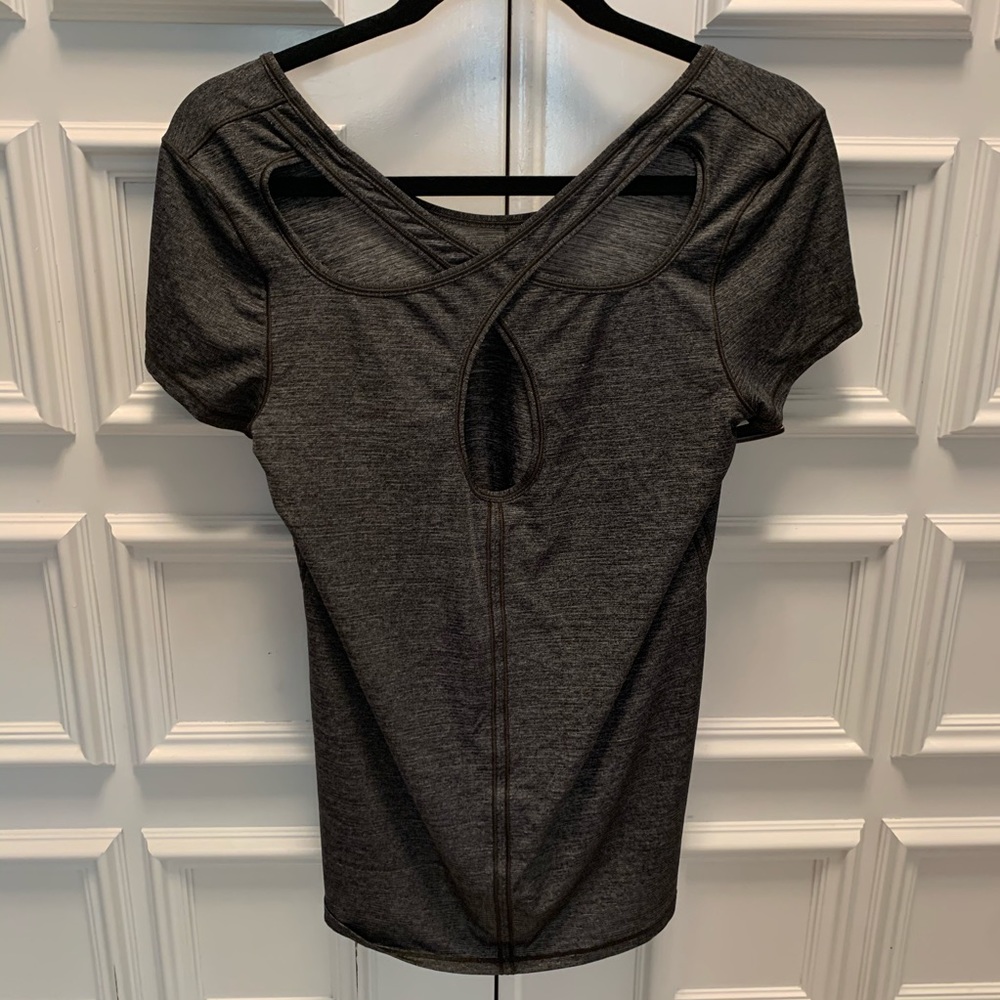 Lululemon T-shirt size 6